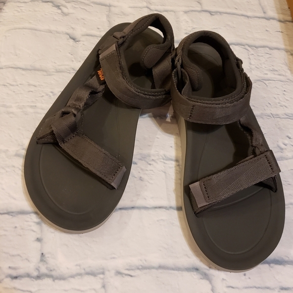 Disney Christmas 2025 Lil Rin Rin Plush Badge Red New